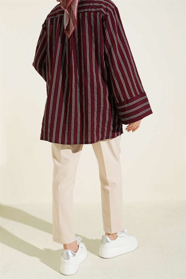 Slim-fit, darted, belted fabric trousers, beige.