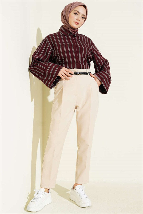 Slim-fit, darted, belted fabric trousers, beige.