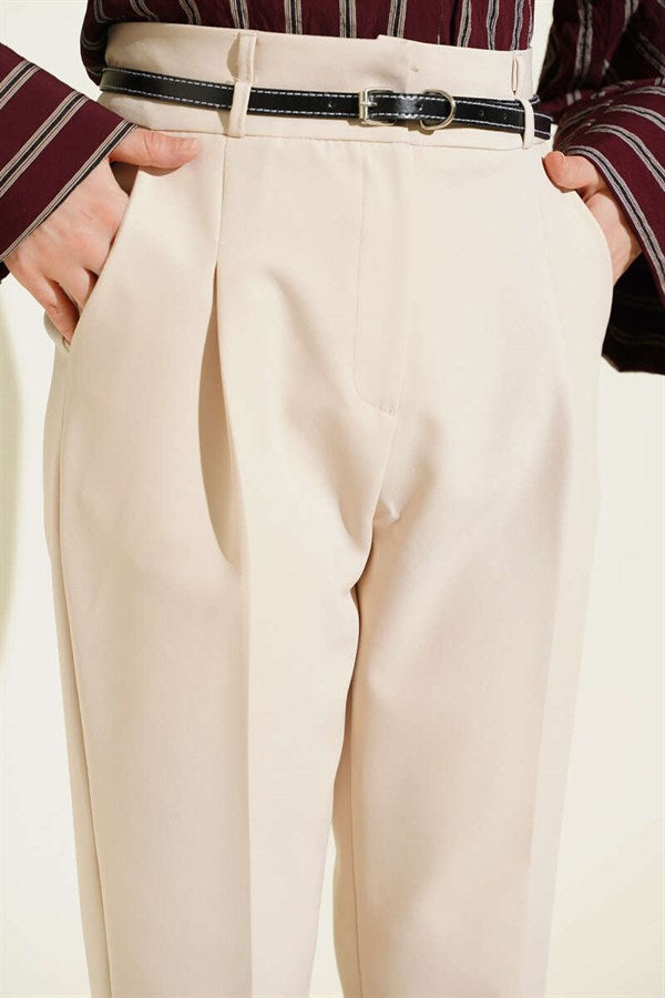 Slim-fit, darted, belted fabric trousers, beige.