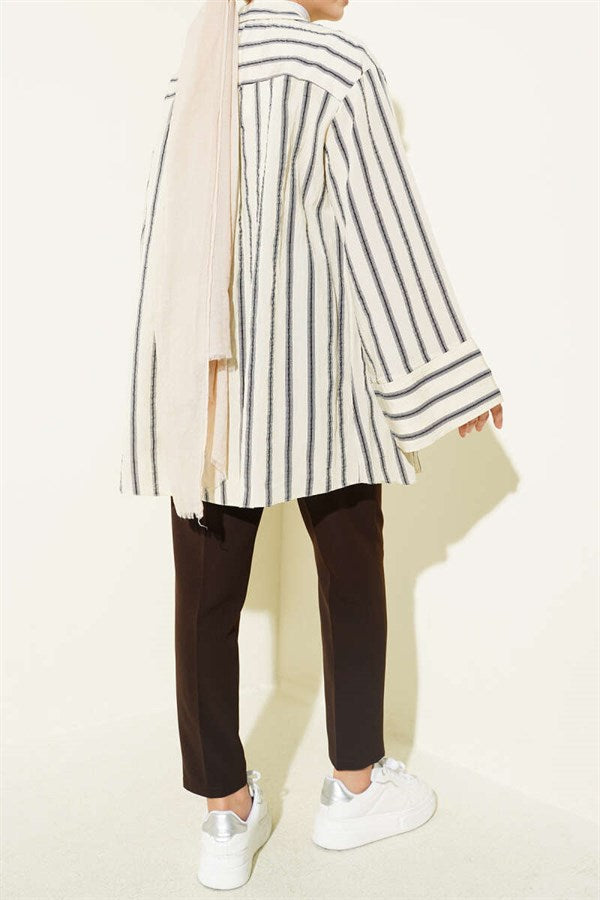 Slim-fit, darted, belted fabric trousers, brown.