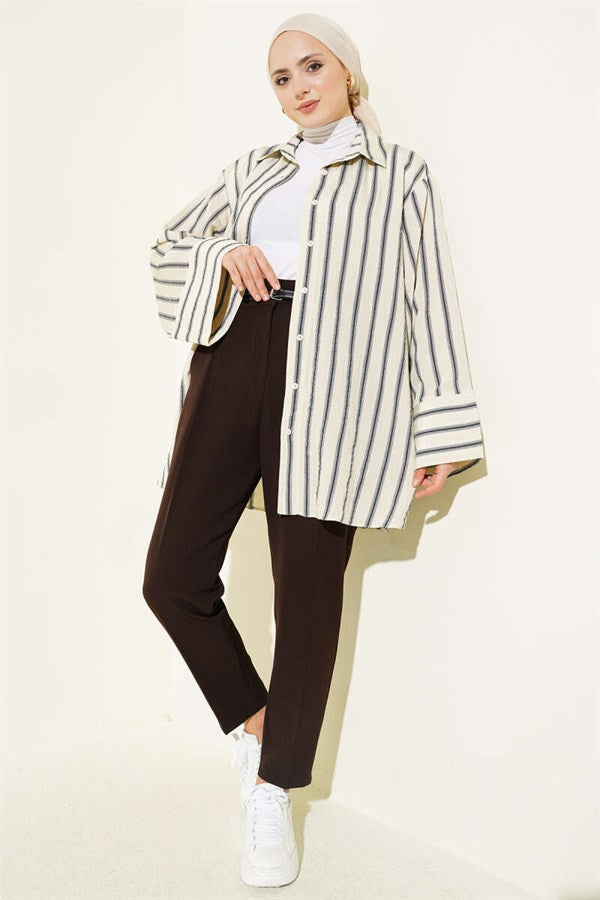 Slim-fit, darted, belted fabric trousers, brown.