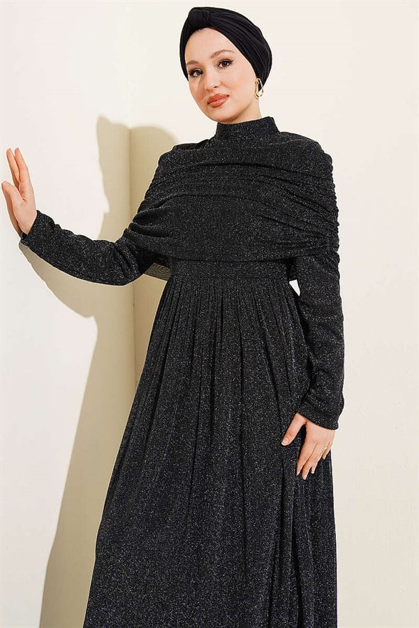 Black Glittery Evening Dress with V-Neckline Look
