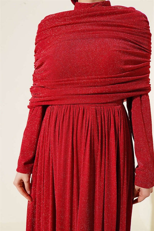 Red Glittery Evening Dress with V-Neckline Look