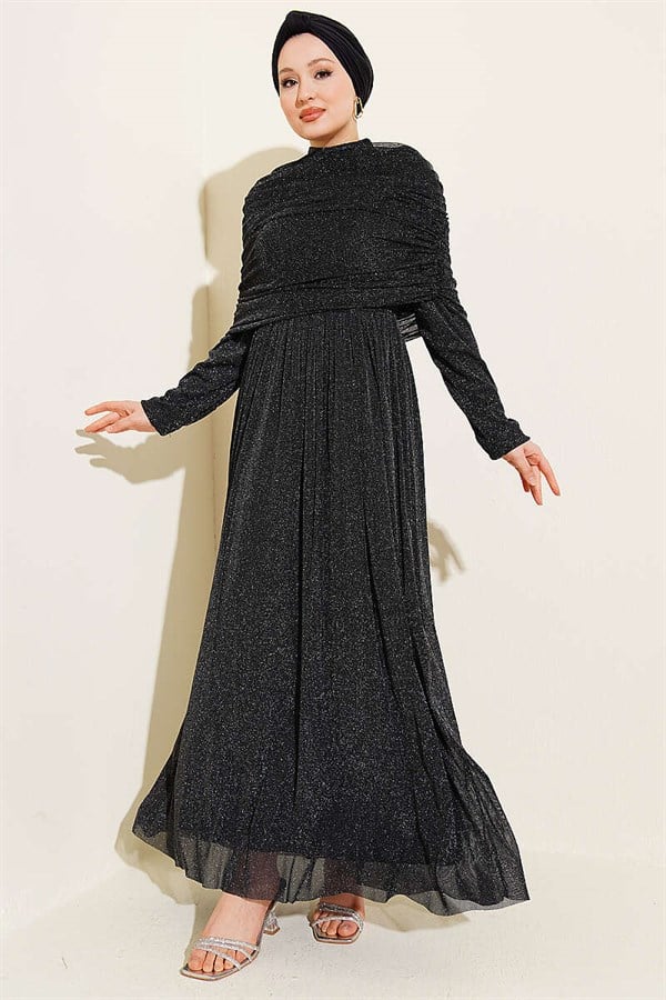 Black Glittery Evening Dress with V-Neckline Look