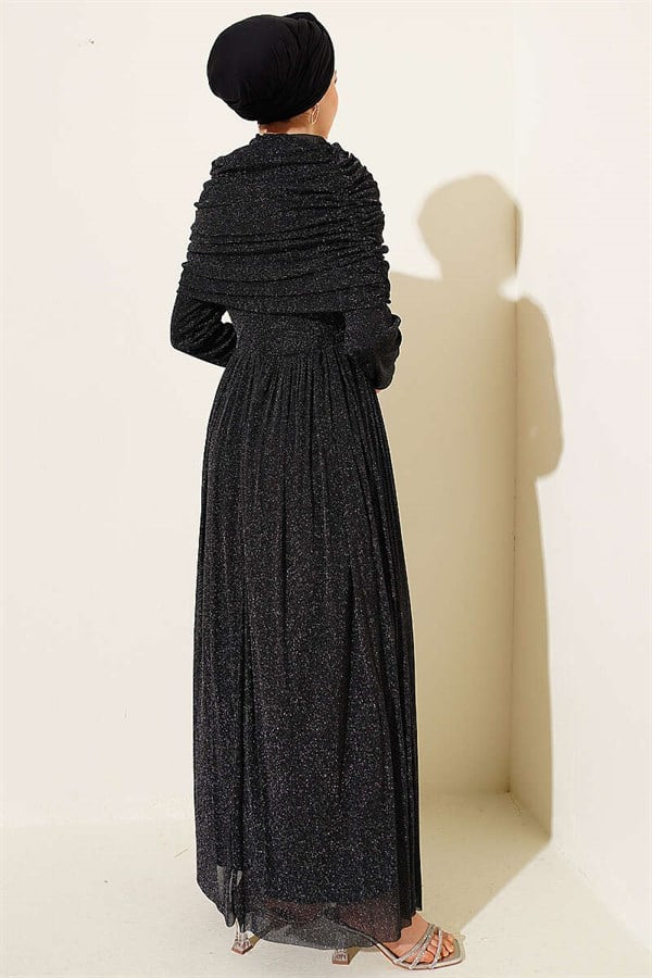 Black Glittery Evening Dress with V-Neckline Look