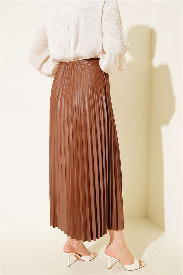Leather-Look Pleated Skirt Chestnut