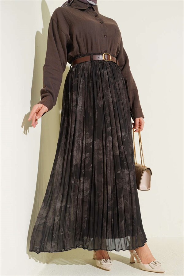Patterned, tightly pleated chiffon skirt, brown.