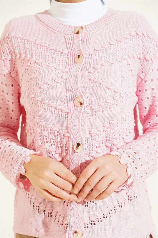 Short, openwork cardigan with buttoned embossed detail, pink.