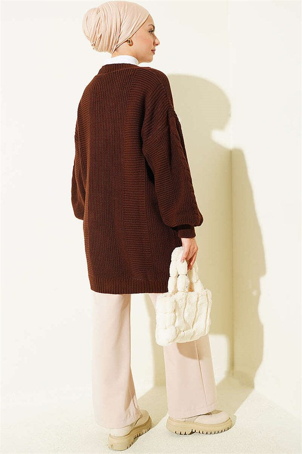 Buttoned Knitted Cardigan in Brown