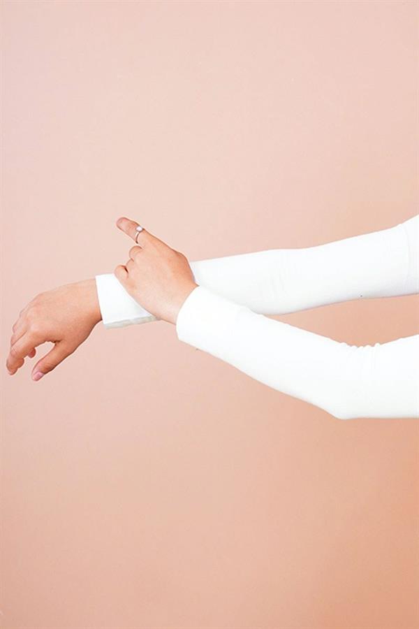 Plain Model Cream Hijab Sleeve