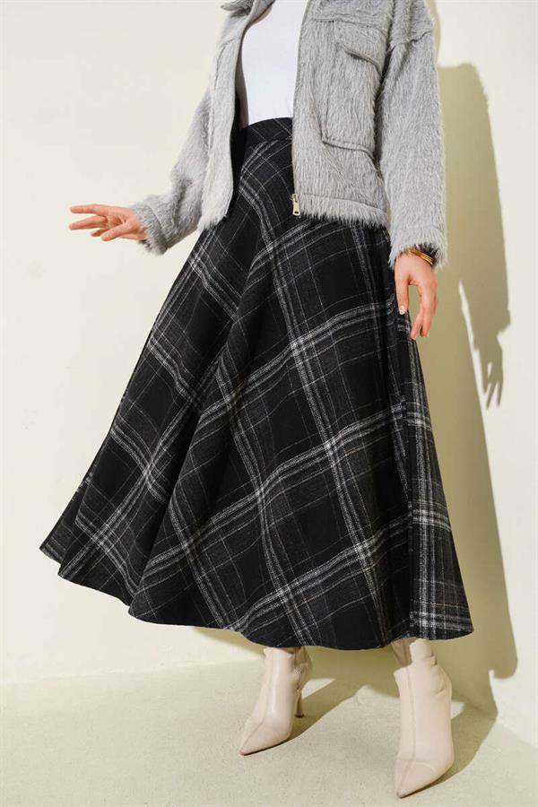Plaid Patterned Flared Cashmere Skirt Black