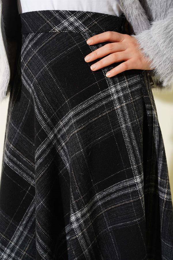 Plaid Patterned Flared Cashmere Skirt Black