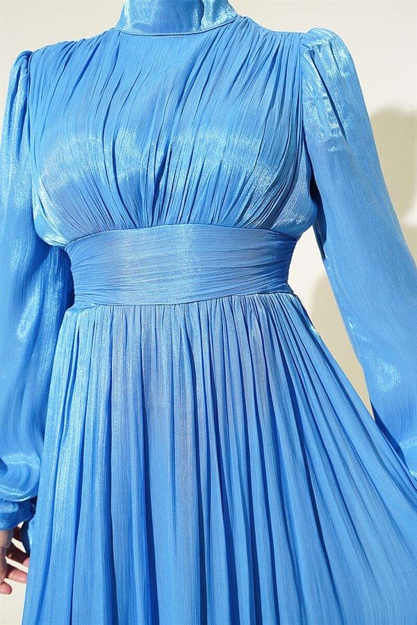 Blue Evening Dress with Ruffled Hem and Gathered Skirt