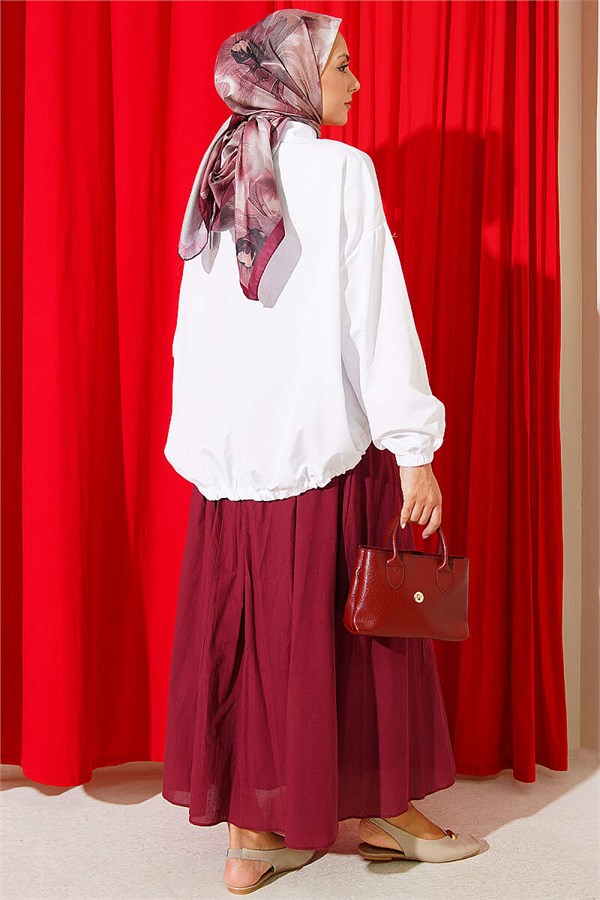 Loose-fitting shirt with tunnel hem, white.