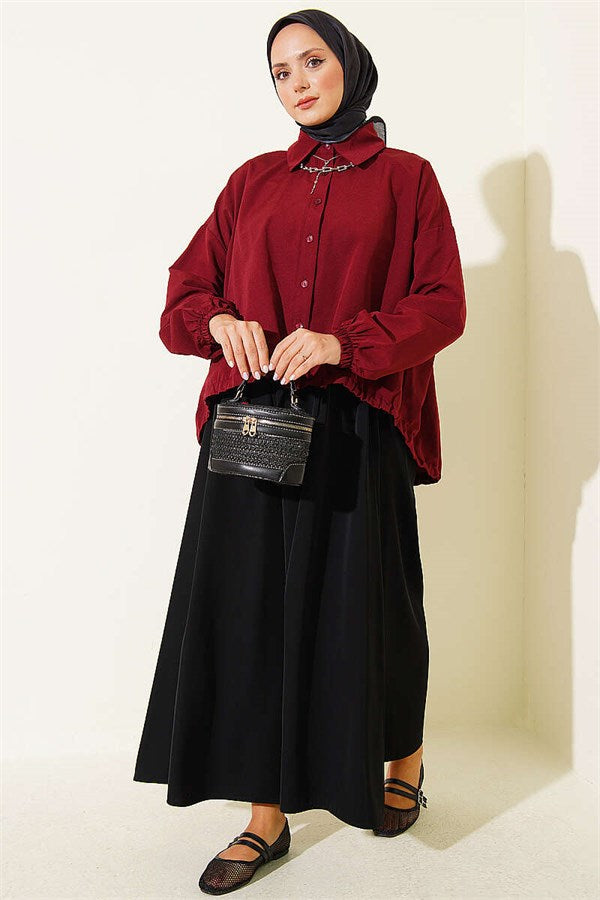 Loose-fitting shirt with tunnel hem, burgundy.