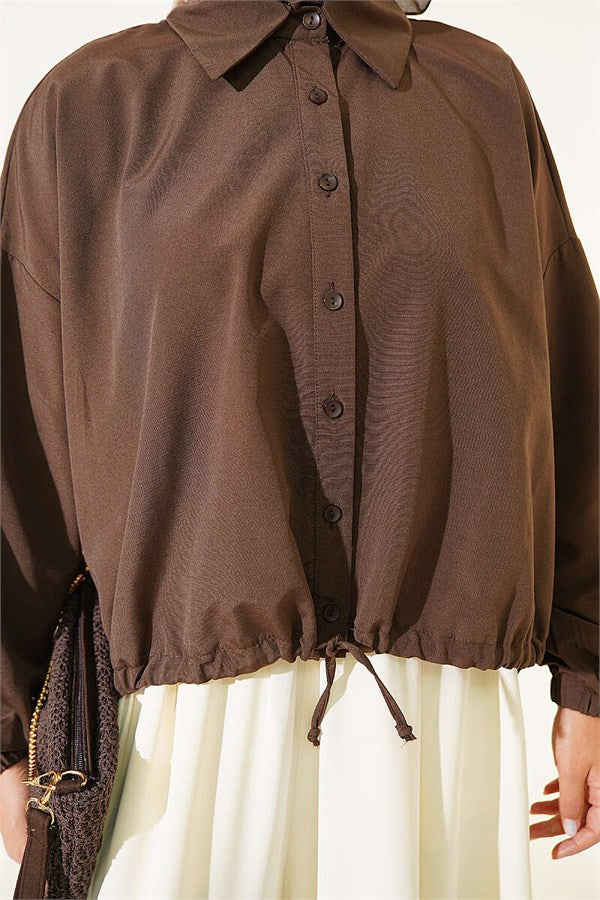 Loose-fitting shirt with tunnel hem, brown.