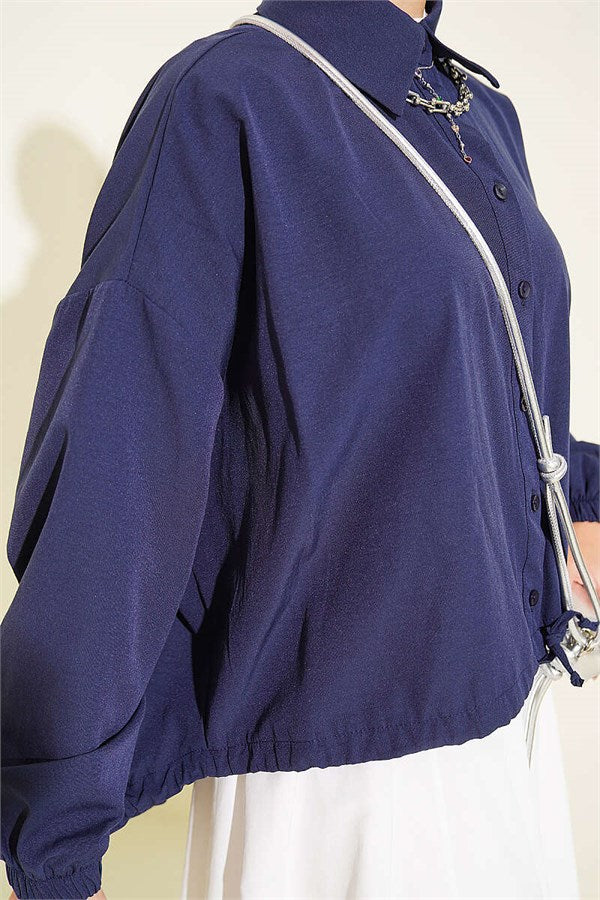 Loose-fitting shirt with tunnel hem, navy blue.