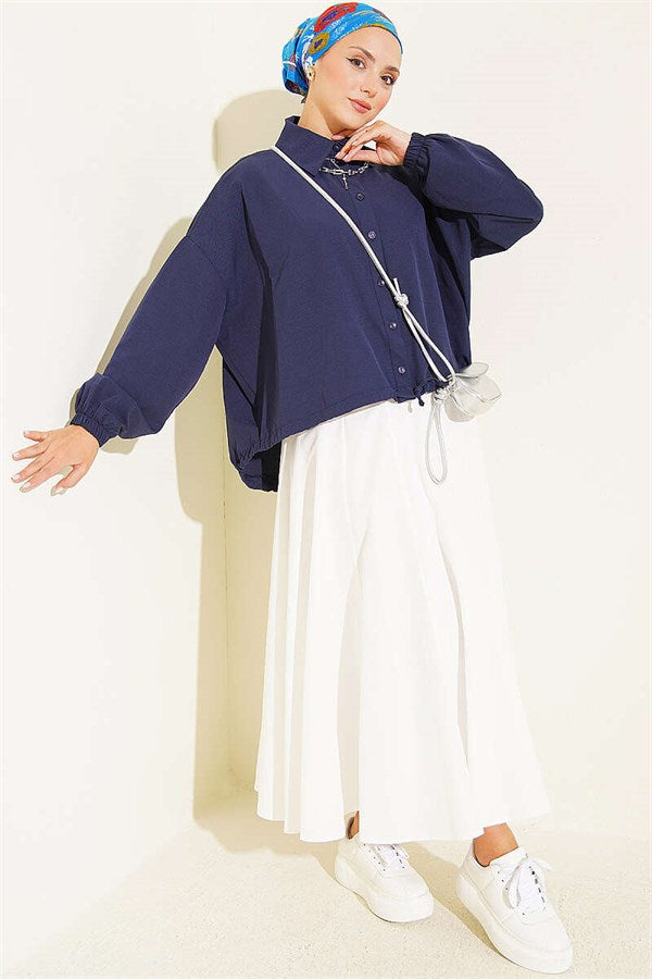 Loose-fitting shirt with tunnel hem, navy blue.