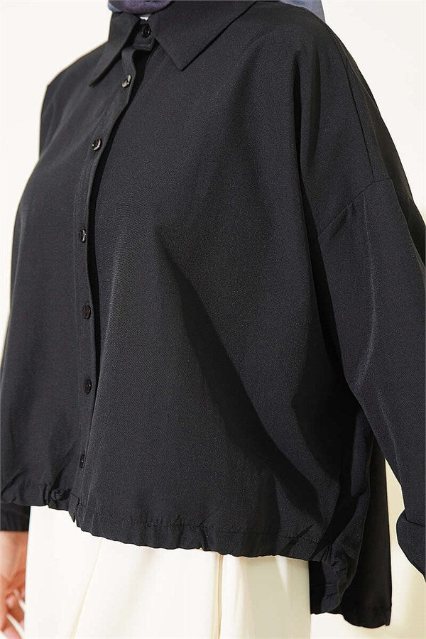 Loose-fitting shirt with tunnel hem, black.