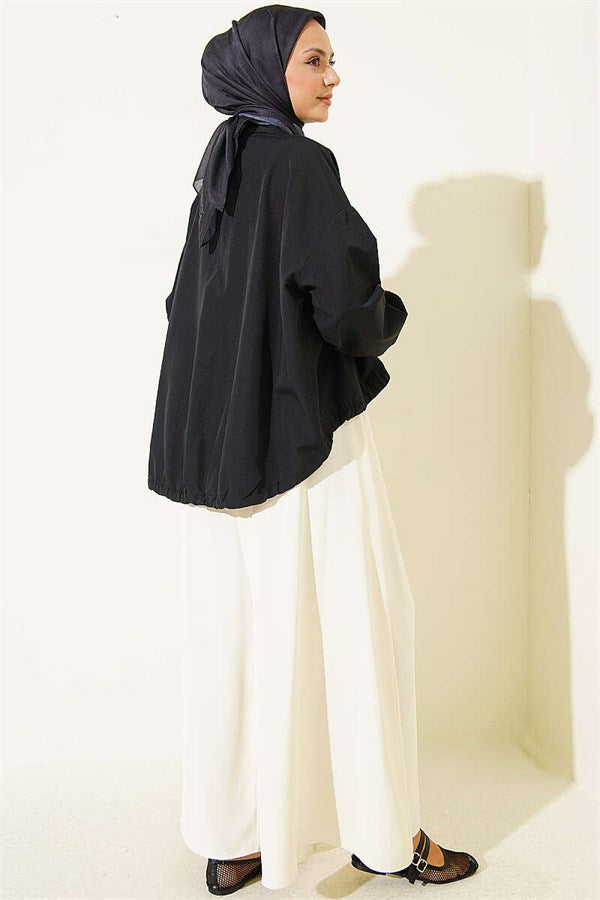 Loose-fitting shirt with tunnel hem, black.
