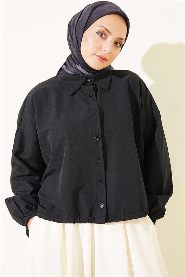 Loose-fitting shirt with tunnel hem, black.