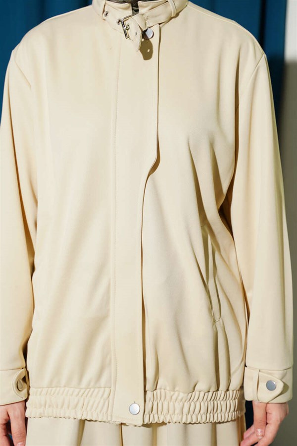 Loose-fitting 2 Piece Set with zippered pockets, beige.