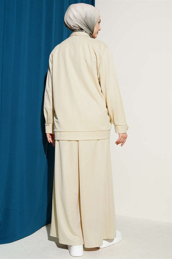 Loose-fitting 2 Piece Set with zippered pockets, beige.