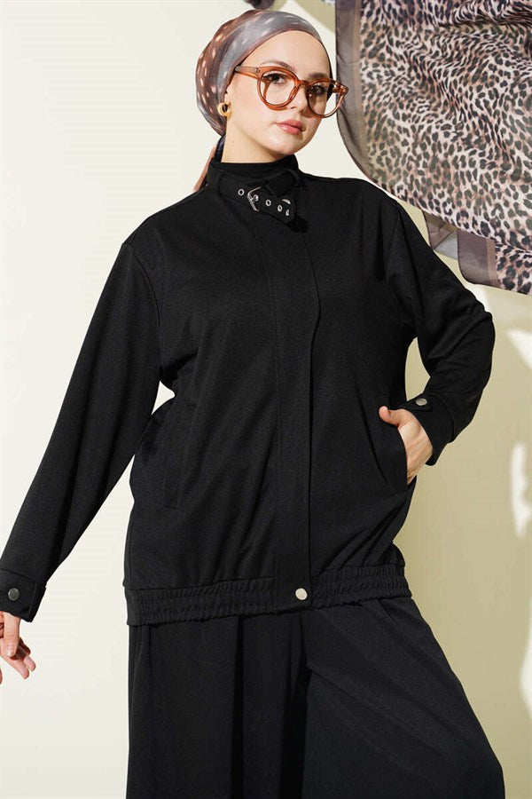 Loose-fitting 2 Piece Set with zippered pockets, black.