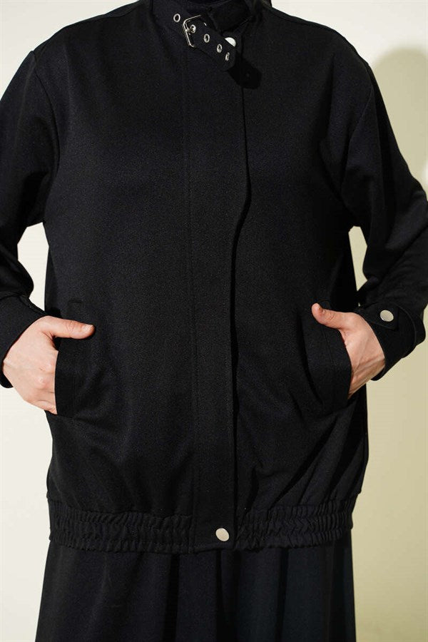 Loose-fitting 2 Piece Set with zippered pockets, black.