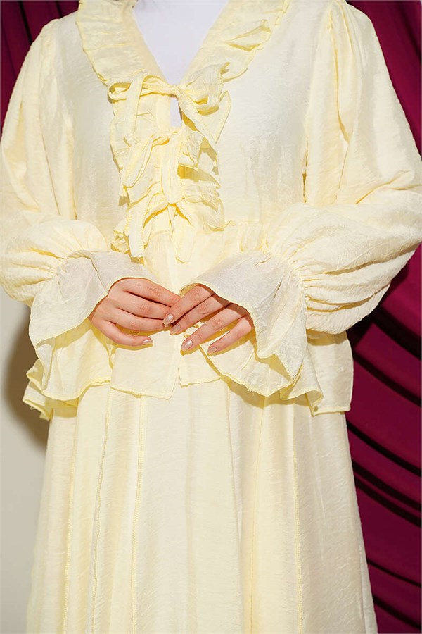 Two-piece set with ruffle detail and tie-up skirt, yellow.
