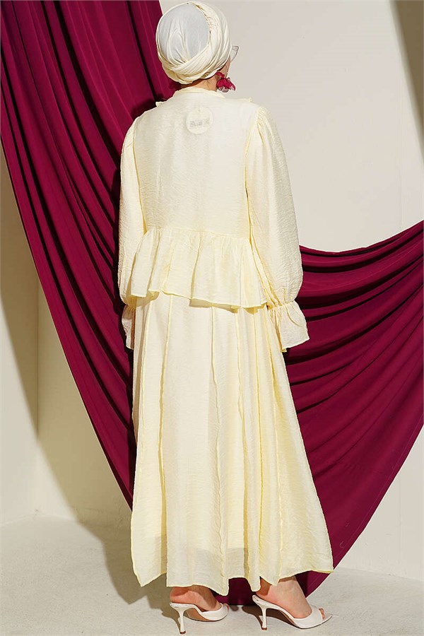 Two-piece set with ruffle detail and tie-up skirt, yellow.