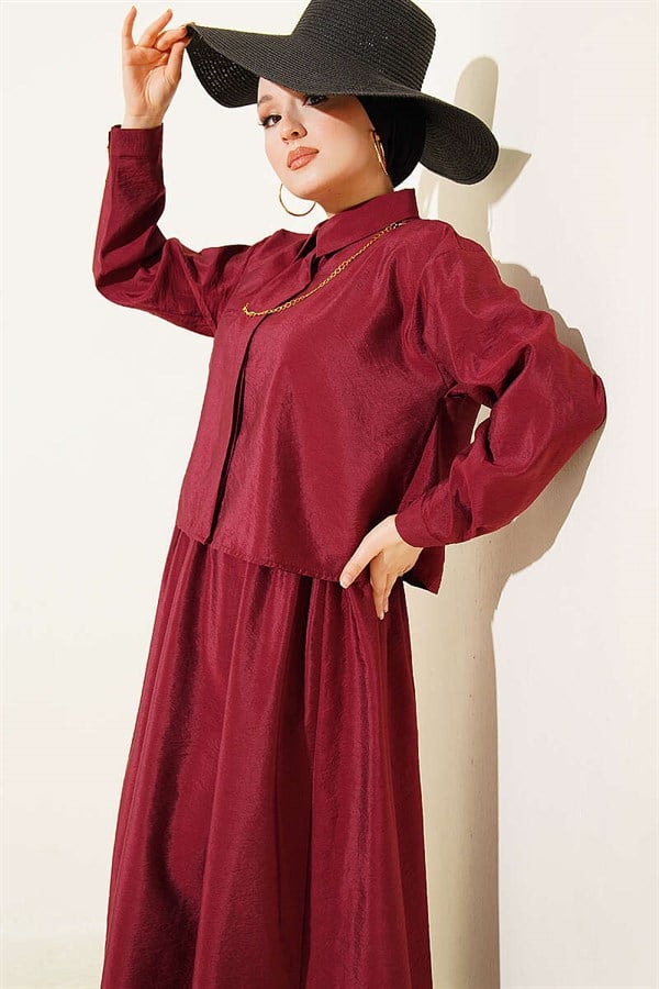 2 Piece Set of blouse and skirt with hidden buttons, burgundy.