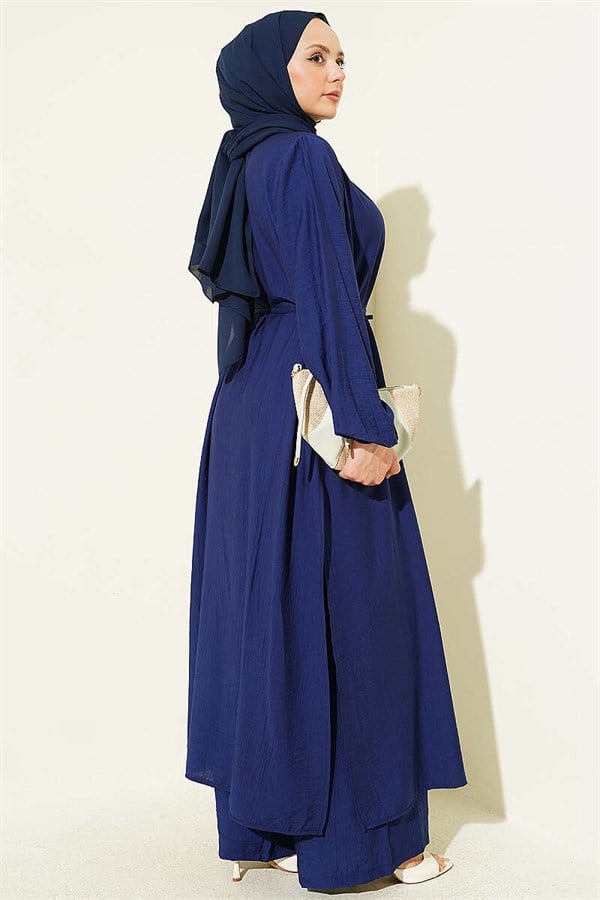 2 Piece Set with long tunic and hidden buttons, navy blue.