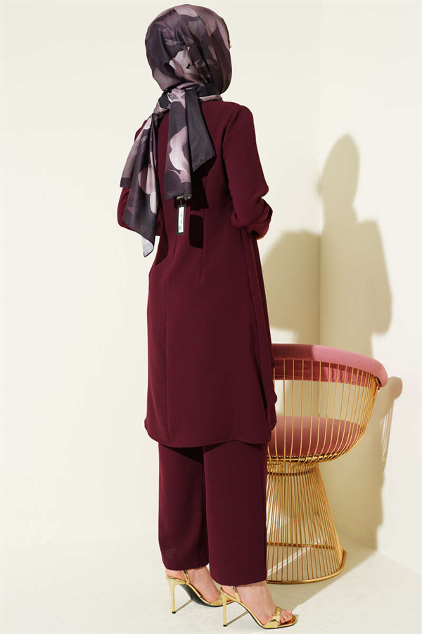 2 Piece Set with gold accessories and tie closure, burgundy.