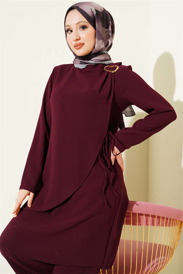 2 Piece Set with gold accessories and tie closure, burgundy.