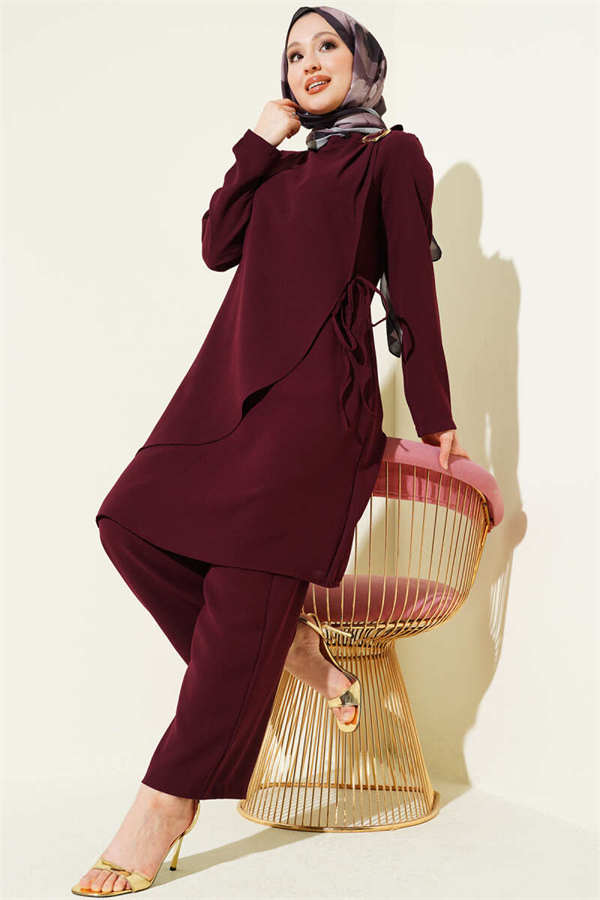 2 Piece Set with gold accessories and tie closure, burgundy.