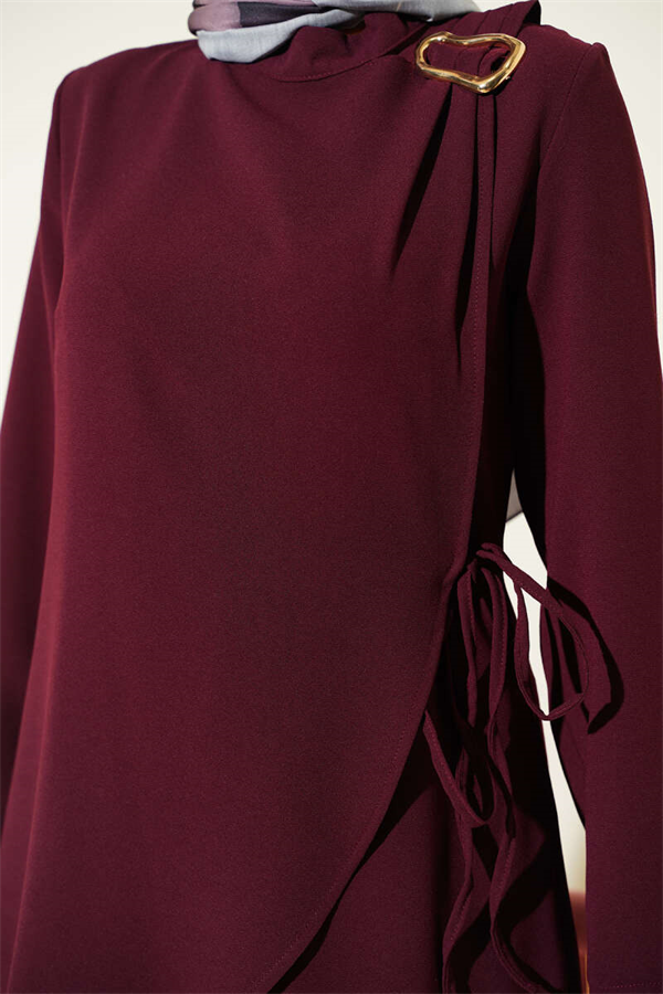 2 Piece Set with gold accessories and tie closure, burgundy.
