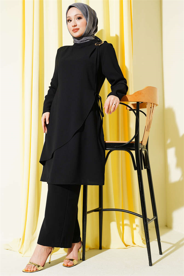 2 Piece Set with gold accessories and tie closure, black.