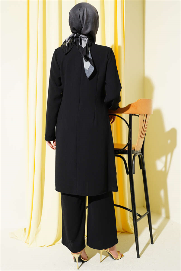 2 Piece Set with gold accessories and tie closure, black.