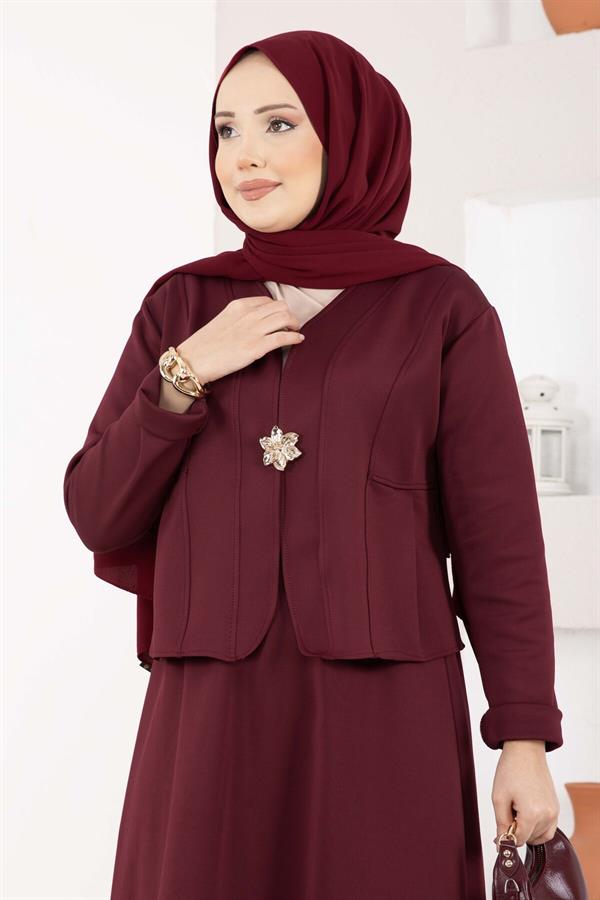 Burgundy Two-Piece Jacket and Skirt Set with Gold Brooch