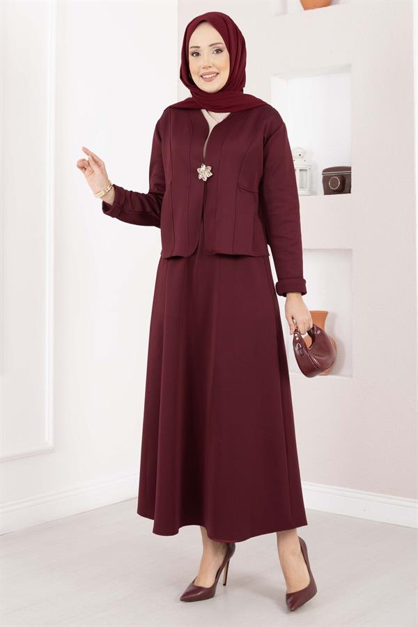 Burgundy Two-Piece Jacket and Skirt Set with Gold Brooch