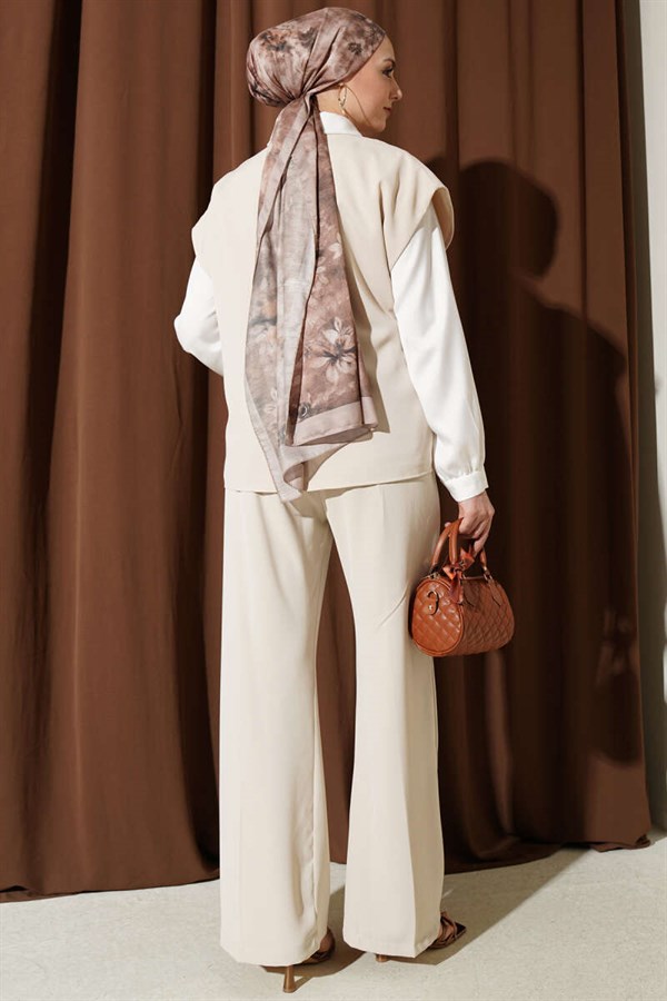 2 Piece Set with Vest and Gold Brooch, Beige