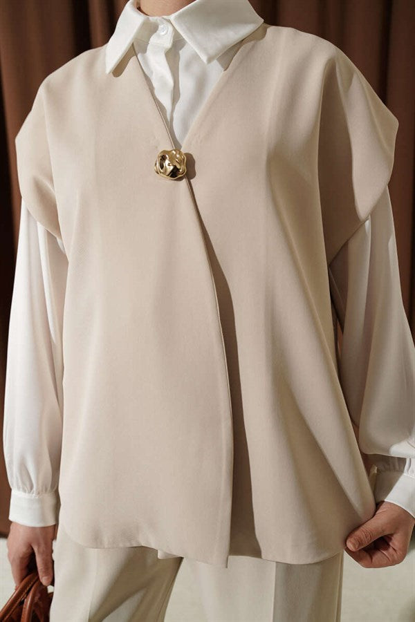 2 Piece Set with Vest and Gold Brooch, Beige