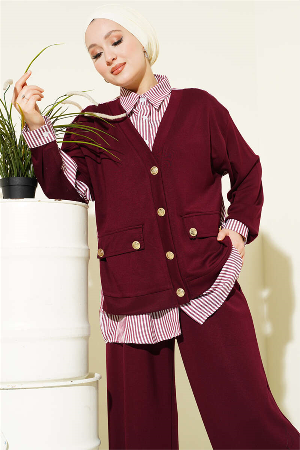 Loose-fitting 2 Piece Set with gold buttons and trim in burgundy.