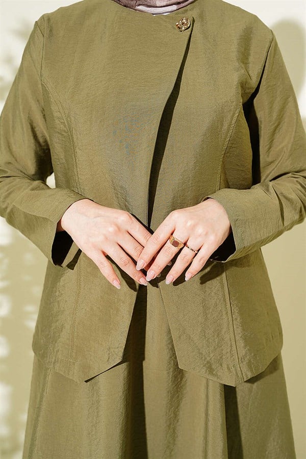 Gold Buttoned Parachute Skirt Set in Light Green