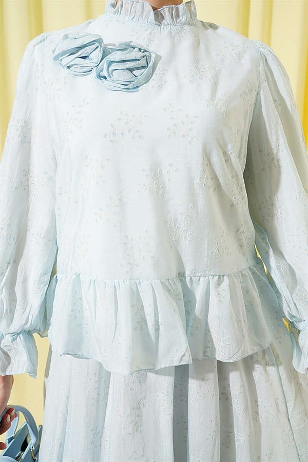 2 Piece Set with ruffled skirt and rose accessories, blue.