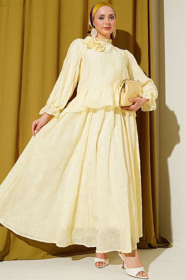 2 Piece Set with ruffled skirt and rose accessories, yellow.
