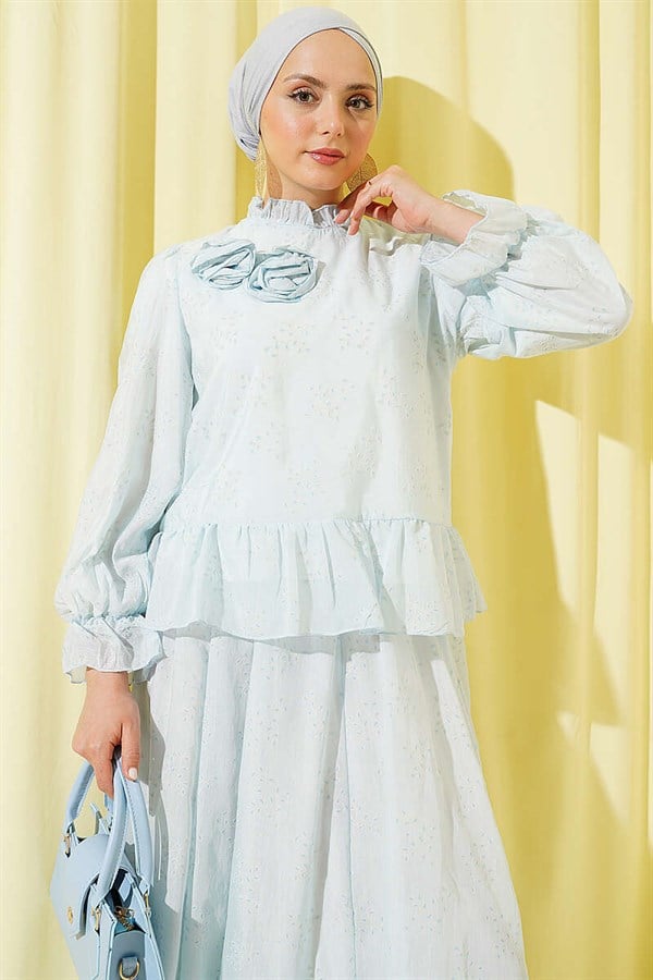2 Piece Set with ruffled skirt and rose accessories, blue.