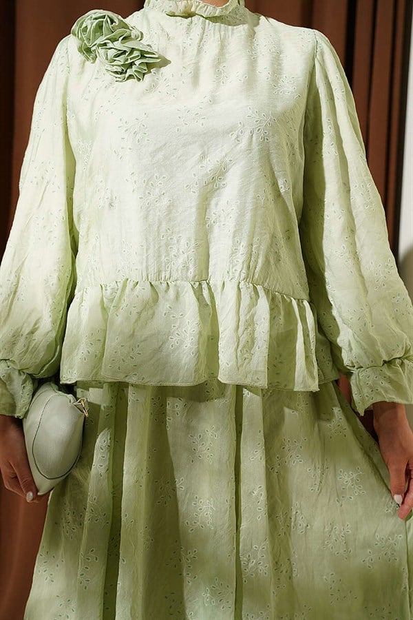 2 Piece Set with ruffled skirt and rose accessories, light green.