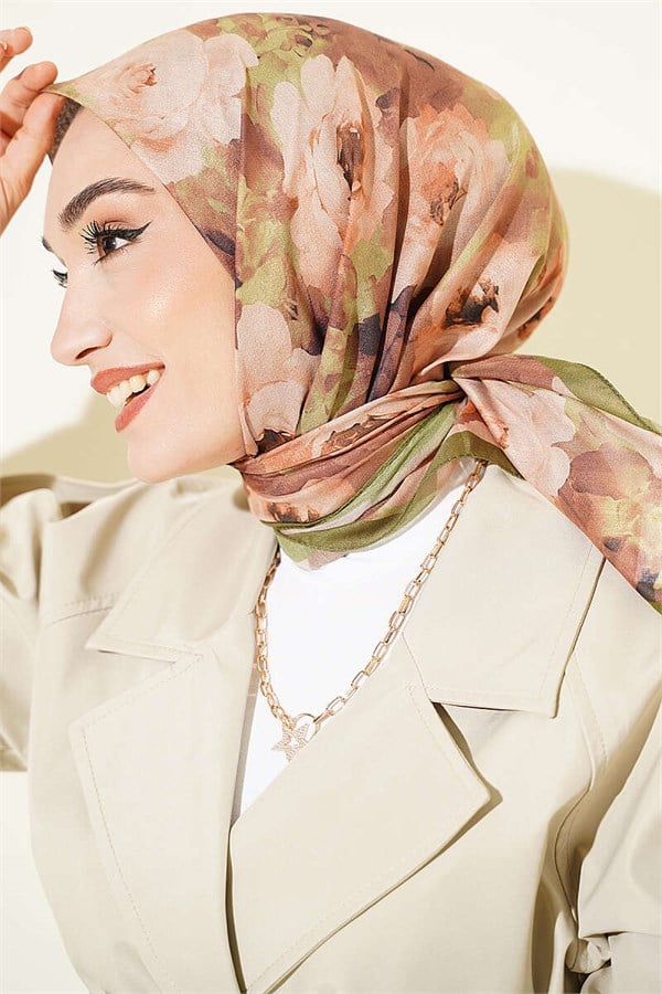 Rose Patterned Soft Scarf Green